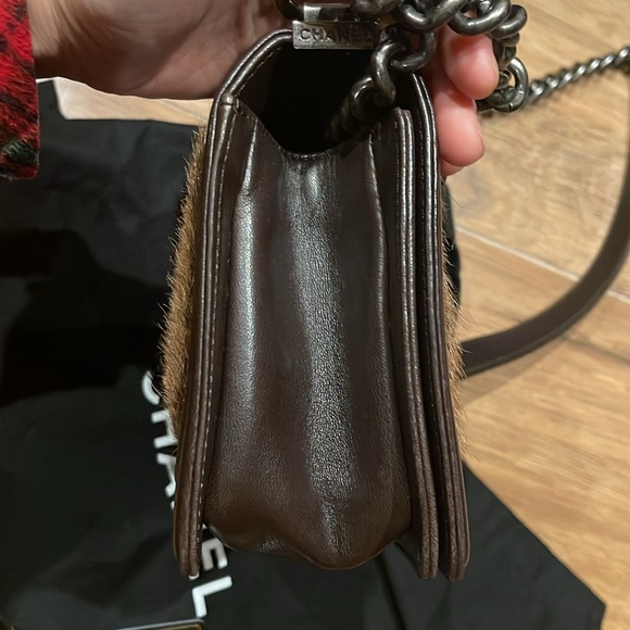 Hardly used Chanel Paris-Edinburgh Celtic Goat Fur Medium Boy Bag - Picture 4 of 17